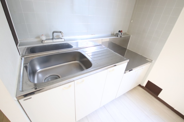 キッチン　別部屋の参考写真です。現状優先となります。