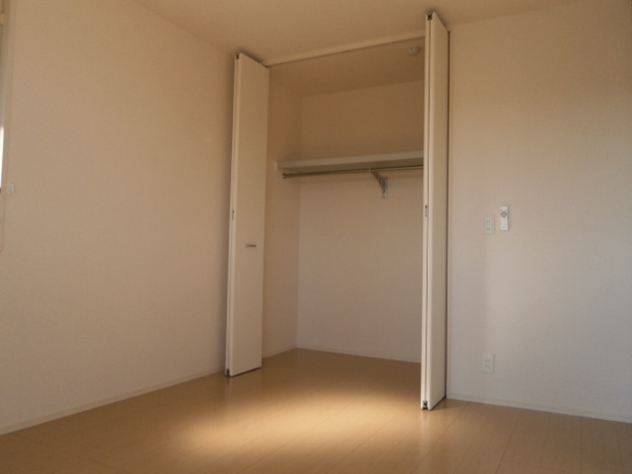 収納　南側洋室クローゼット