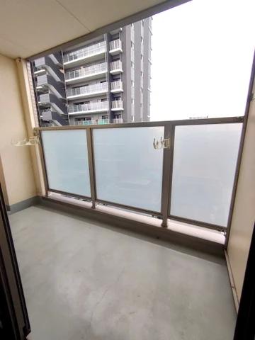 バルコニー　開放的なバルコニー