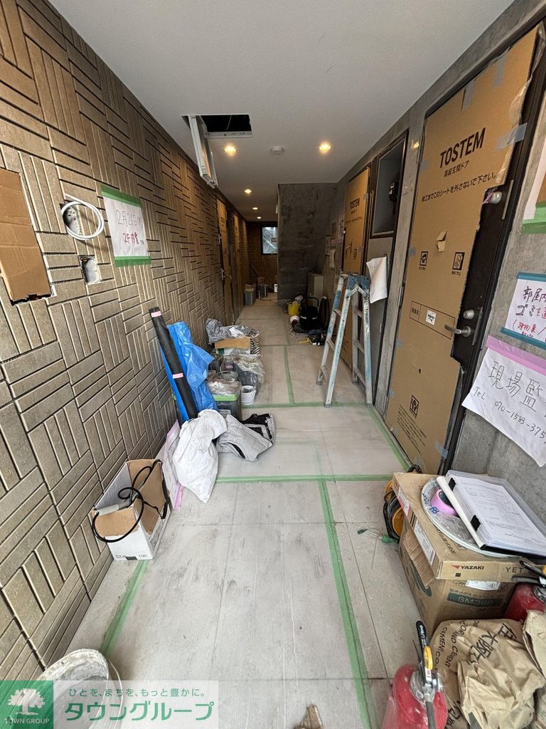 ロビー　駐車場