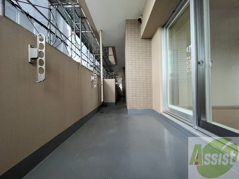 バルコニー　窓を開けると風通しも良く、気分も上がりそう！