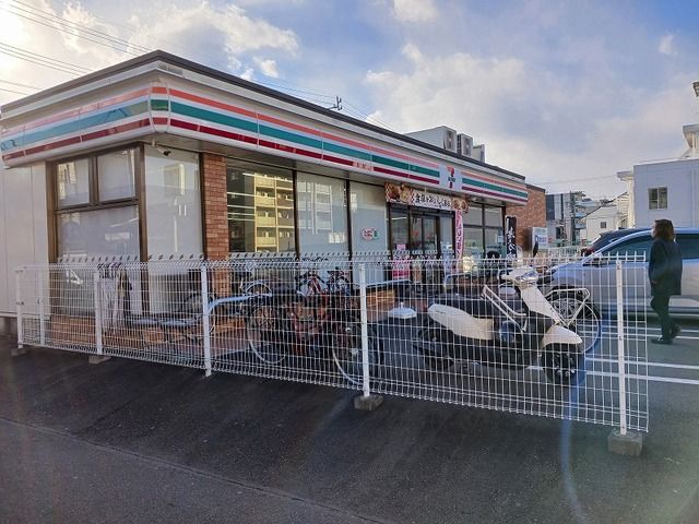 コンビニ　セブンイレブン静岡本通４丁目店（コンビニ）まで270m