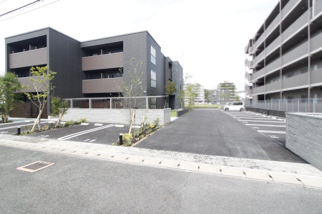 駐車場　車をお持ちの方に嬉しい駐車場付きの物件です