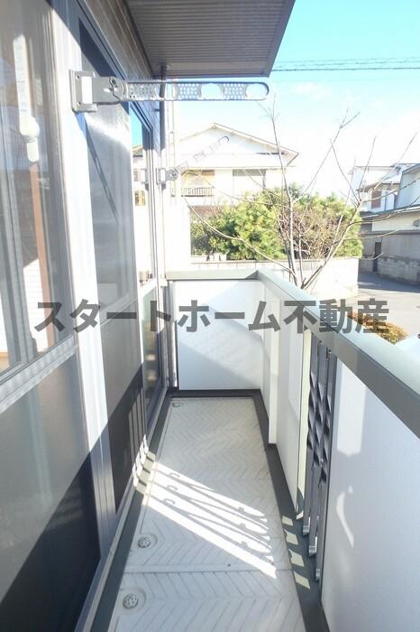 バルコニー　暖かな日差しのふりそそぐバルコニー