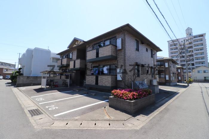 建物外観　落ち着いた雰囲気の外観です