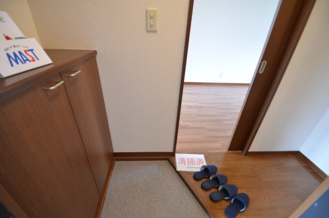 玄関　収納付玄関