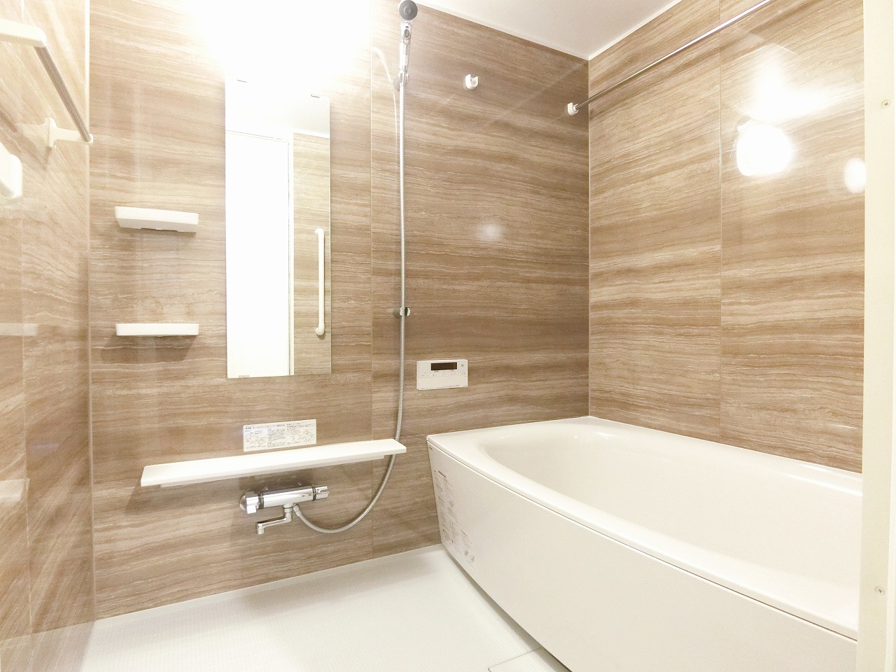 バス・シャワールーム　１０７号室の写真です。現況を優先します。