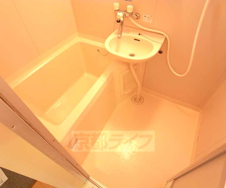 バス・シャワールーム　浴槽も広め！