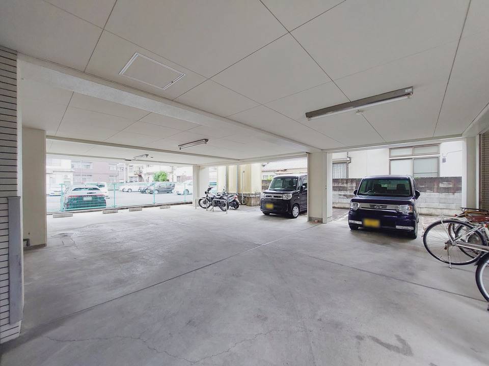 駐車場　駐車場