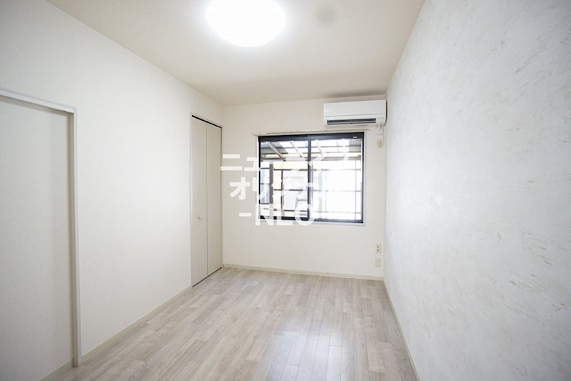 その他　こちらの洋室にもエアコンが設置されています☆