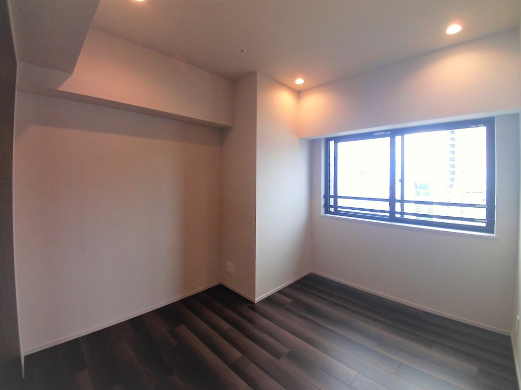 その他部屋・スペース　開放的な寝室です