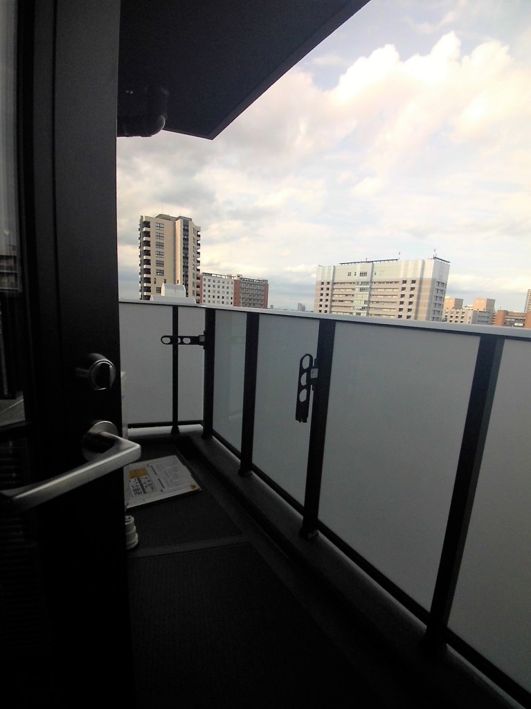 バルコニー　バルコニーからの眺めを楽しみながら食事をしませんか