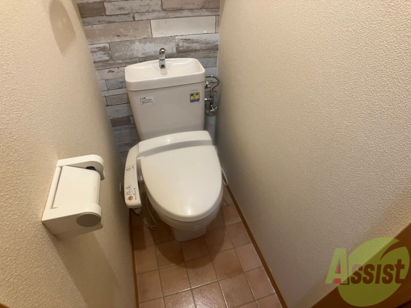 トイレ　こちらはトイレです。清潔感があり、安心して使用できます。