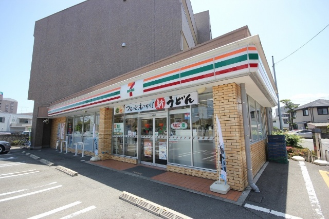 コンビニ　セブンイレブン徳島中常三島店（コンビニ）まで349m