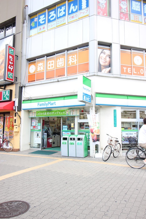 コンビニ　ファミリーマート（コンビニ）まで640m