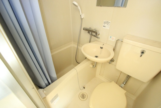 バス・シャワールーム　※別部屋の写真です