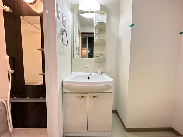 洗面設備　※他部屋の写真です。現況優先。