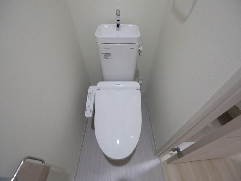 トイレ　温水洗浄暖房便座付トイレ