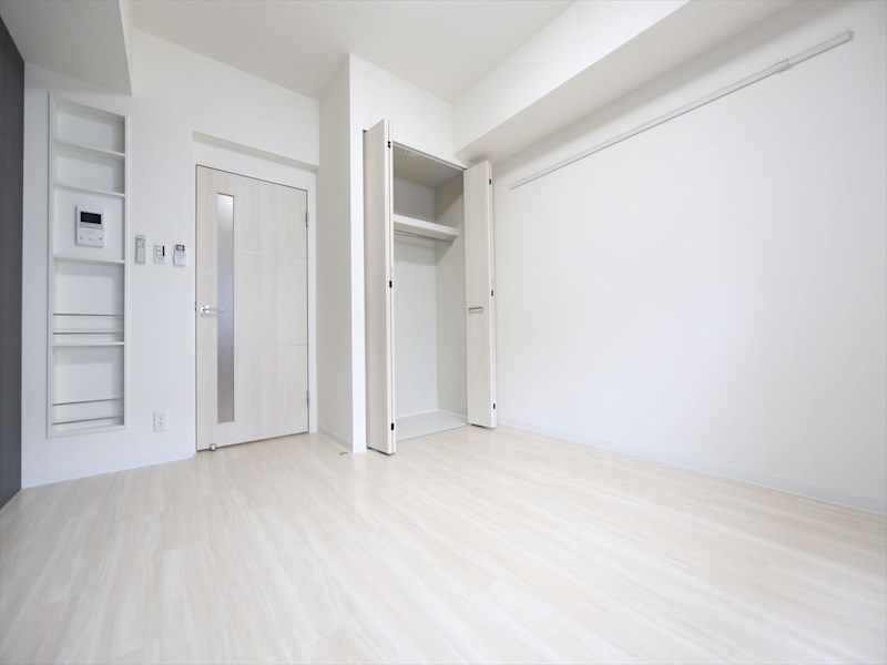 居室・リビング　洋室7.6帖　クローゼット付（収納充実してます）