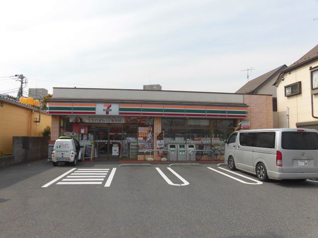 コンビニ　セブンイレブン（コンビニ）まで700m