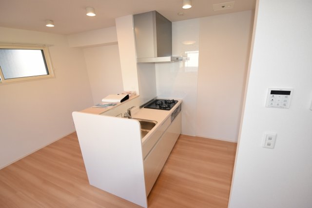 キッチン　３口ガスコンロついてます♪