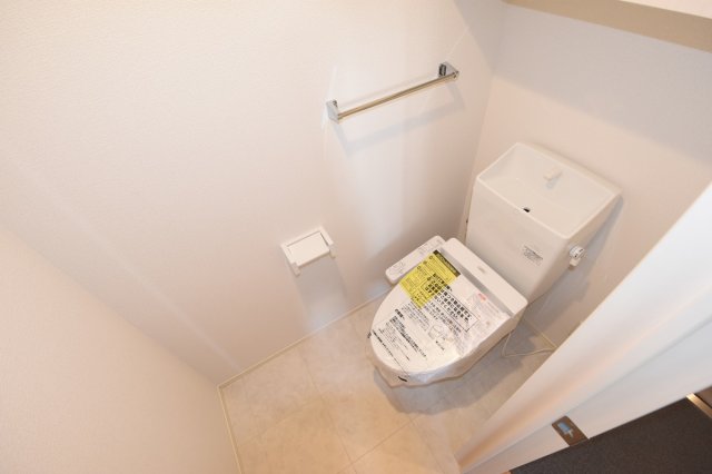 トイレ　温水洗浄便座機能付き♪