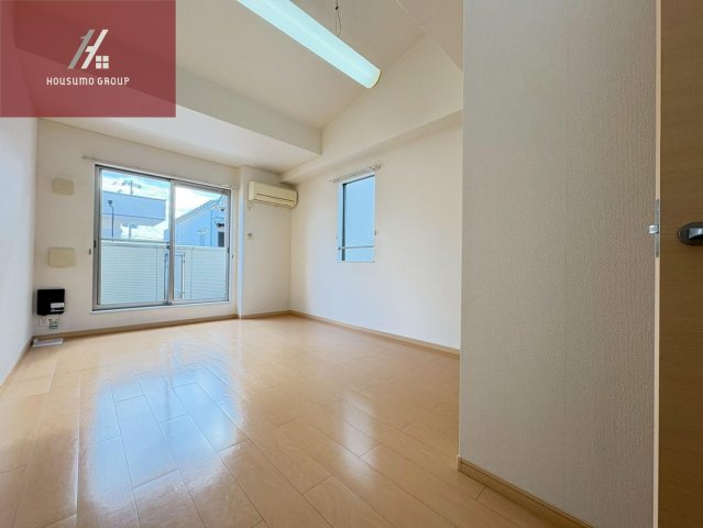 居室・リビング　こちらの居間で趣味の時間をお楽しみください