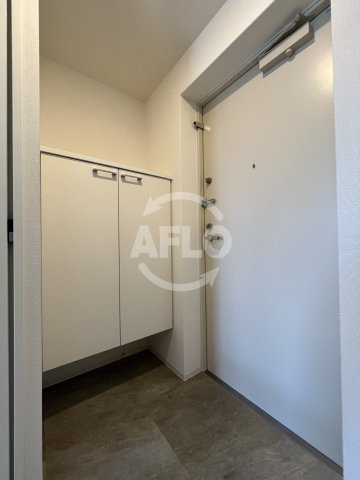 玄関　セレニテ江坂ルフレ　玄関