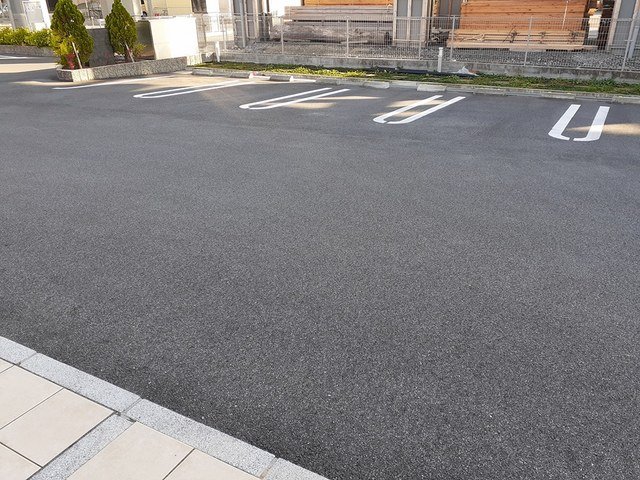 駐車場　車をお持ちの方に嬉しい駐車場付きの物件です
