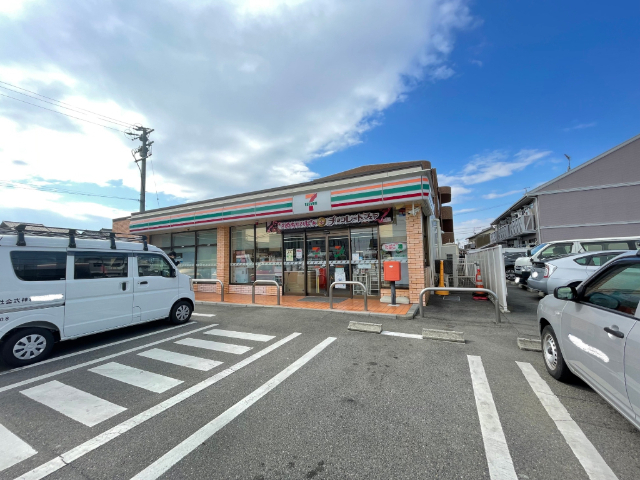 コンビニ　セブンイレブン小牧藤島町店（コンビニ）まで454m