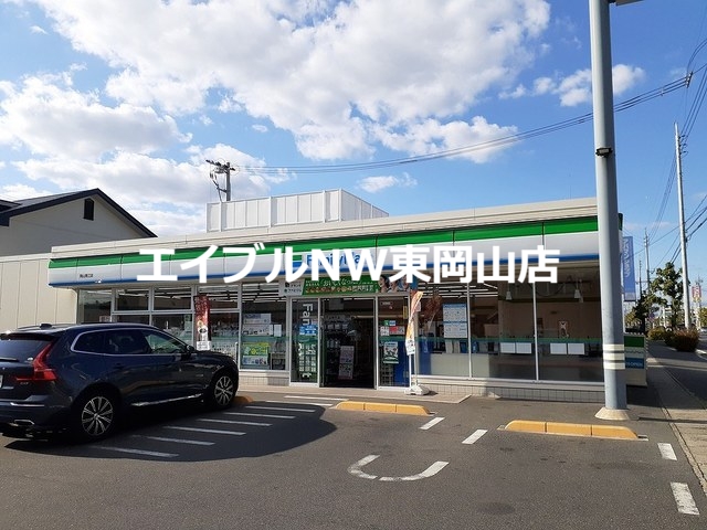 コンビニ　ファミリーマート（コンビニ）まで450m