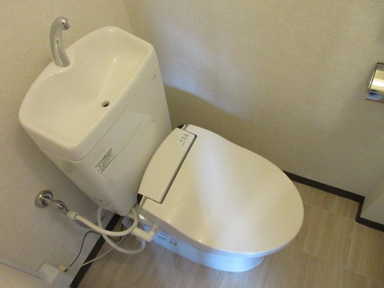 トイレ　※掲載写真は同マンション別部屋参考写真となります。