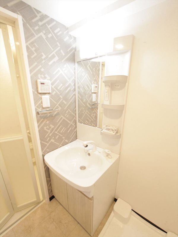 洗面設備　脱衣所　独立洗面台（シャンプードレッサー付）