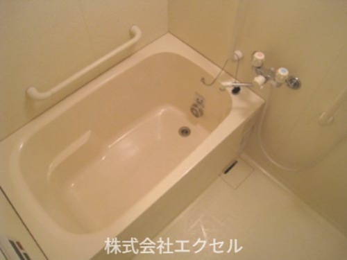 バス・シャワールーム　追い焚き完備の浴室です。