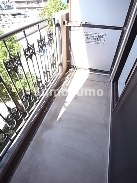 バルコニー　外からの目が気にならないバルコニーで洗濯物が干せます