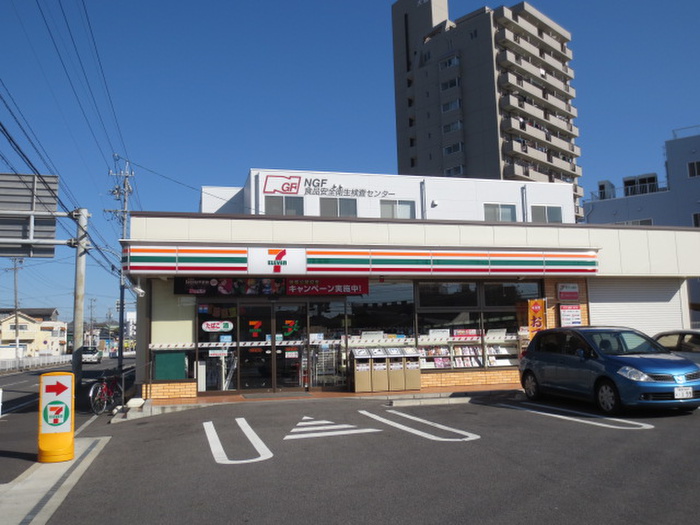 コンビニ　セブンイレブン（コンビニ）まで358m