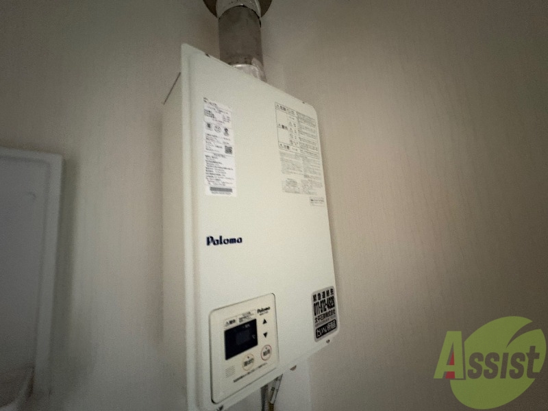 その他　給湯器です。操作しやすいパネルになってます。