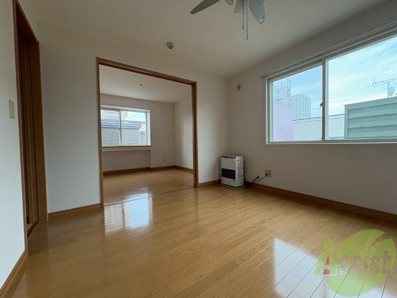 居室・リビング　広くてきれいなリビングです！快適に過ごせそうですね。