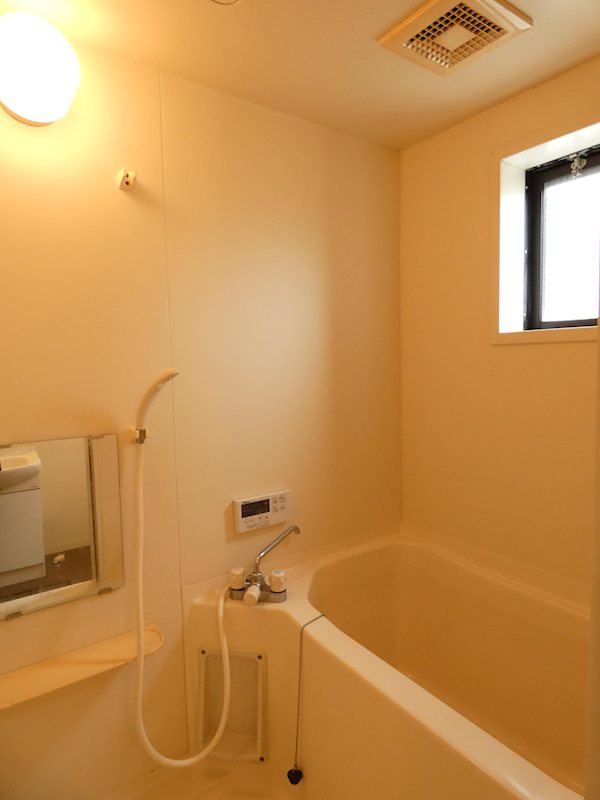 バス・シャワールーム　※間取りが反転タイプのお部屋のお写真です。