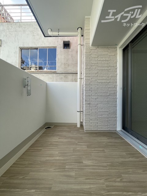 バルコニー　バルコニーが広いので洗濯が干しやすい
