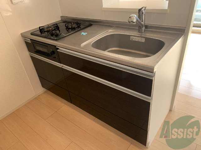 キッチン　グリル付き２口コンロのある、キレイなキッチンですね