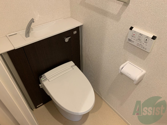 トイレ　おしゃれなトイレになっております。広いですね