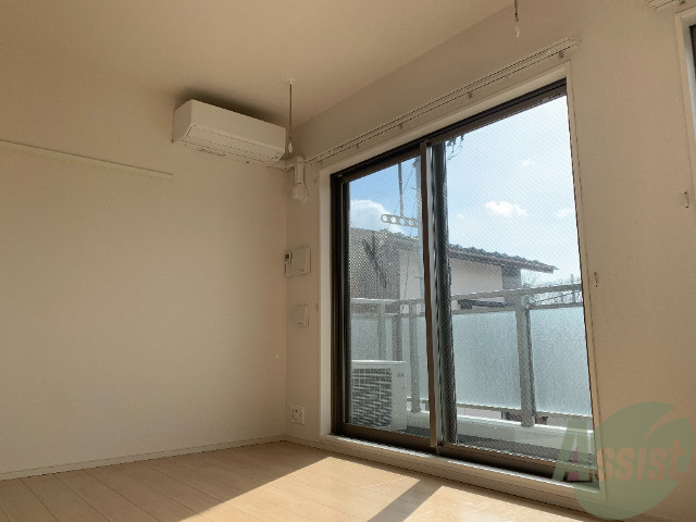 その他部屋・スペース　窓が２か所あって、部屋が明るくていいですね