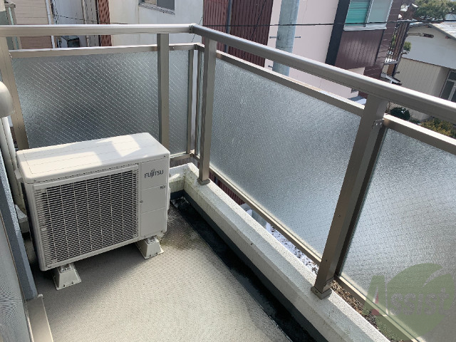 バルコニー　バルコニーも広いので、夏は日光浴できそうです