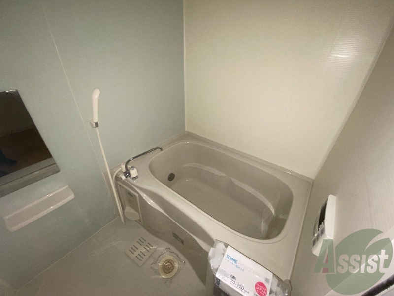 バス・シャワールーム　バスルームはゆったり浸かれる広さがあります。