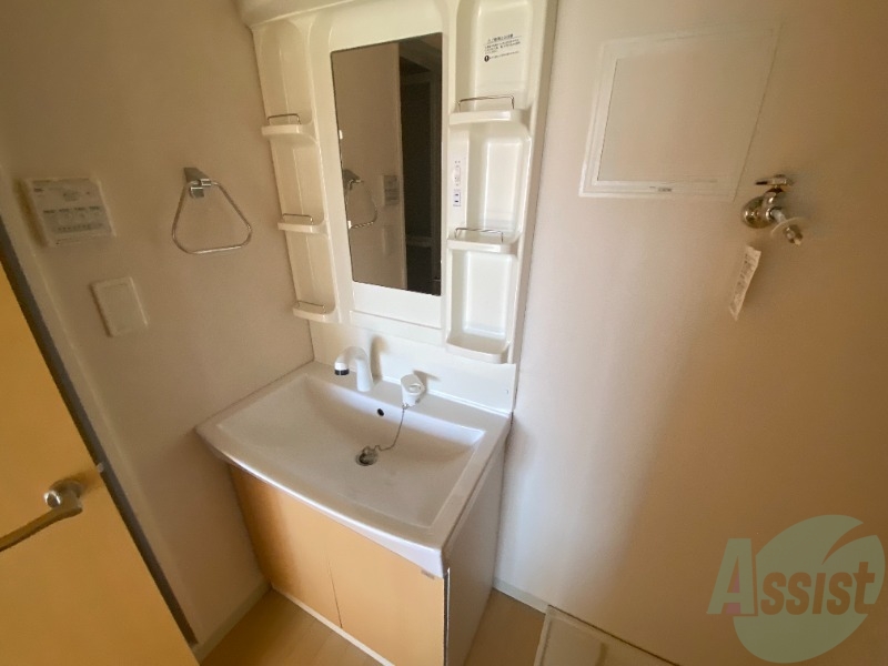 洗面設備　人気の独立洗面化粧台は欠かせないですね。