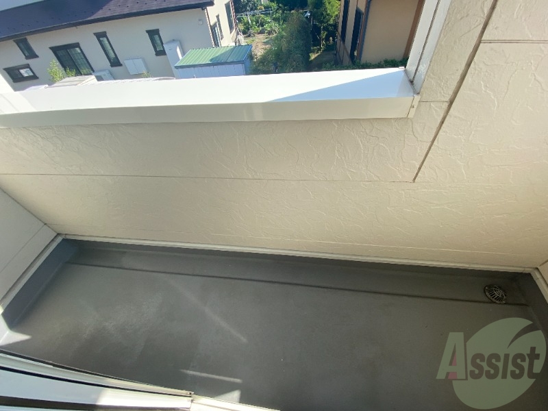 バルコニー　バルコニー付きなので晴れた日は洗濯物が干せそうです。