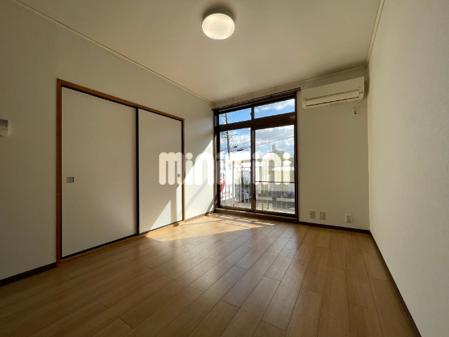 居室・リビング　別号室の写真です。