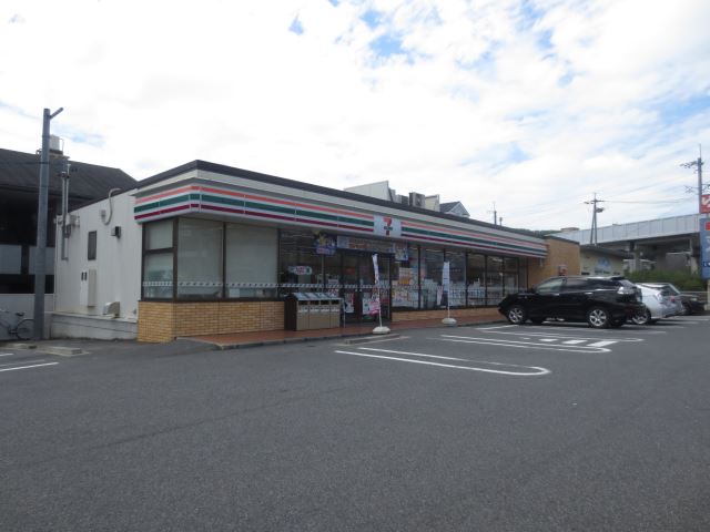 コンビニ　セブンイレブン（コンビニ）まで410m