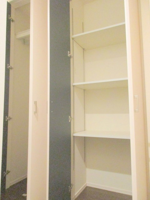 その他　★玄関ホールにある収納★